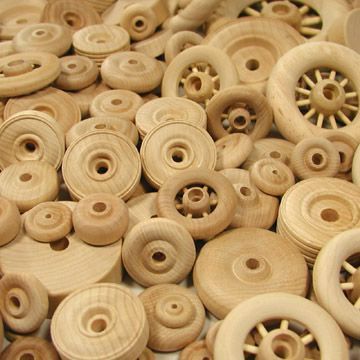 Woodworking Clock Projects, Wooden Toy Wheels, Wood Toys Diy, Wooden Toys Diy, Wooden Toys Design, Wooden Toy Trucks, Wooden Toy Cars, Wood Toys Plans, Making Wooden Toys