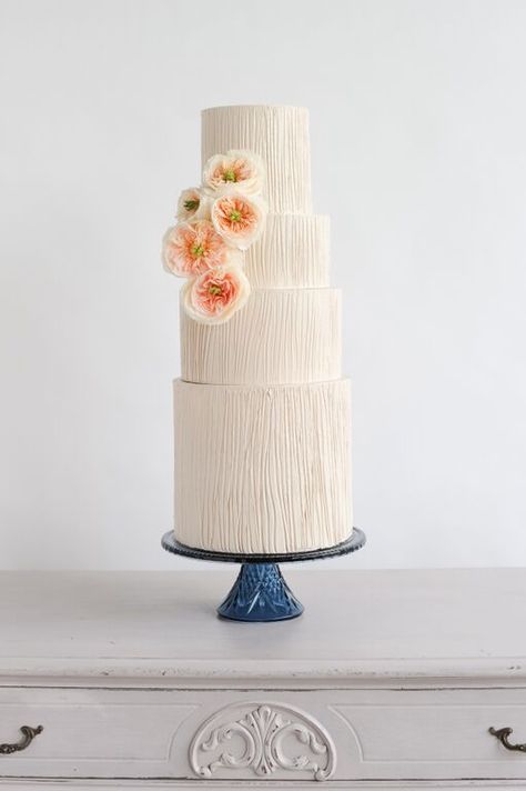 #dessert #display #weddingcake #earthandsugar #flowers #wedding #cake #cakestand #gold #vine #flowers #featured #sweets #vertical #lines #featured @katielopezphotography Wedding Cake Vertical Lines, Wedding Cake Textured Icing, Cake Textures, Cake Florals, Delish Cakes, Flowers Wedding Cake, Vine Flowers, Black Wedding Cakes, Wedding Treats