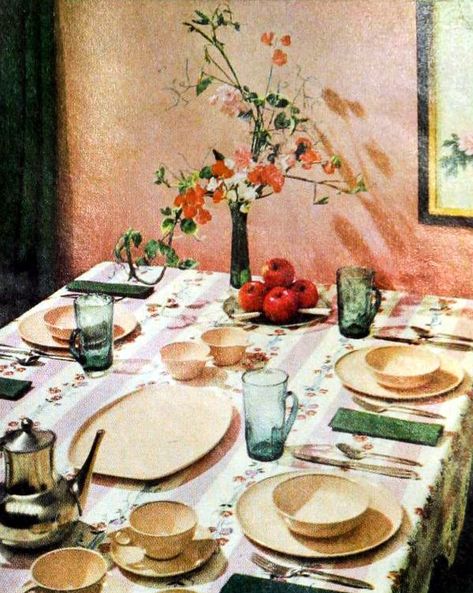 50s Table Setting, Kitsch Table Setting, 1950s Table Setting, Mid Century Table Setting, Mcm Tablescape, Vintage Meals, Vintage Dinner Table, 50s Table, Lunch Table Settings