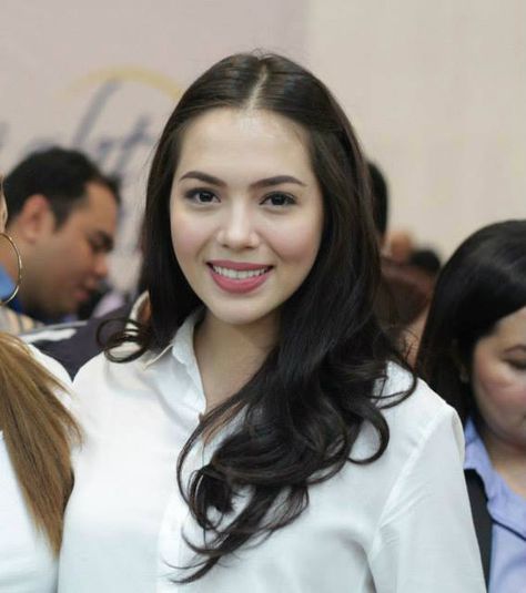 Julia Montes Coco Martin, Julia Montes, Family Face Claims, Elsa Art, Disney Frozen Elsa Art, No Makeup Makeup, Actor And Actress, Female Character Inspiration, Disney Frozen Elsa