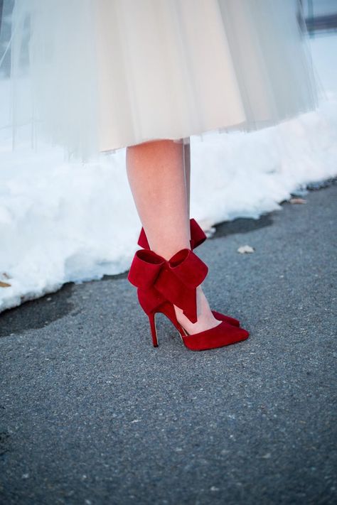 Red Bow Pumps Elegant Holiday Dress, Red Heels With Bow, Red Bow Heels, Red Bridal Shoes, Ugg Fashion, Fashion Shoes Heels, Barbie Shoes, Shoes Heels Classy, Hair Prom