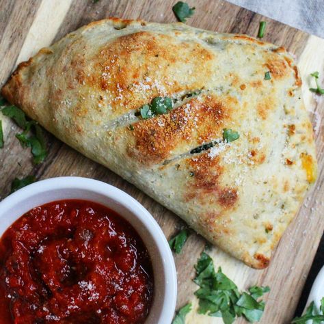 Broccoli Calzone Recipe, No Yeast Dough, Healthy Pizza Dough, Calzone Dough, Cheese Calzone, Chicken Calzone, Freeze Pizza Dough, Chicken Broccoli Cheese, Calzone Recipe