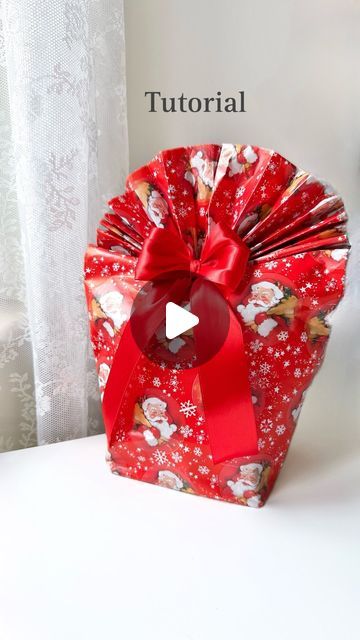 How To Pack Presents, How To Wrap Shoes For Gift, Present Wrapping Ideas, Gift Wrapping Tutorial, Elegant Gift Wrapping, Gift Wrapping Techniques, Wrap Shoes, Gifts Wrapping Diy, Diy Bows