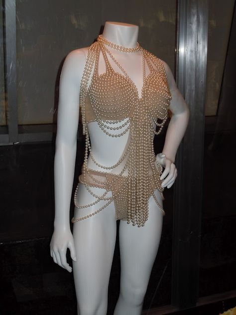 Burlesque Pearl Outfit. Looks 1000x's better on. Burlesque Photoshoot, Christina Aguilera Costume, Christina Aguilera Burlesque, Cristina Aguilera, Pearl Outfit, Burlesque Party, Burlesque Movie, Burlesque Outfit, Film Costumes