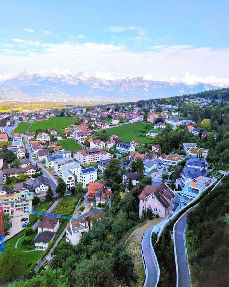 🏰🌳 Vaduz, the capital of Liechtenstein, sits on the Rhine River near the Swiss border. On a hillside overlooking the town, Vaduz Castle dates back to the 12th century and is a royal family residence. Vaduz Castle, Vaduz Liechtenstein, Rhine River, Travel Europe, 12th Century, The Capital, Thing 1 Thing 2, Europe Travel, Royal Family