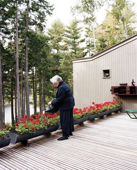 Architect's Own Home Filled with an Undeniable Sense of Coziness Japanese Decor Ideas, Frank Lloyd Wright Interior, 80s House, Module Design, Structural Insulated Panels, Japanese Decor, Automatic Door, Enjoy Your Life, Prefab Homes