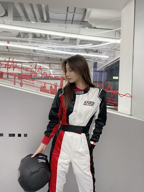 Different Style Haircuts, Female Racers, Race Outfit, Racing Girl, Racing Suit, Haircuts For Long Hair, Stage Outfits, Outfits Aesthetic, Ulzzang Girl