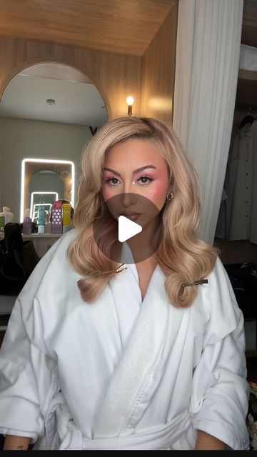 Old School Waves Hair, Big 80s Hair Curls, Hollywood Waves Tutorial Short Hair, Old Hollywood Hair Medium Length, Hollywood Wave Tutorial, Old Hollywood Waves Tutorial, Hollywood Curls Tutorial, Old Hollywood Hair Tutorial, Old Hollywood Makeup Look