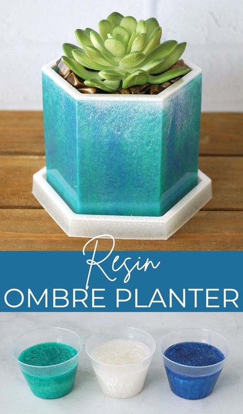 Resin Ombre Planer via @resincraftsblog Resin Flower Pot Diy, Resin Pots Planters, Epoxy Plant Pot, Resin Plant Pot, Resin Planters Diy, Diy Resin Flowers, Resin Flower Pot, Resin Spray, Circuit Crafts