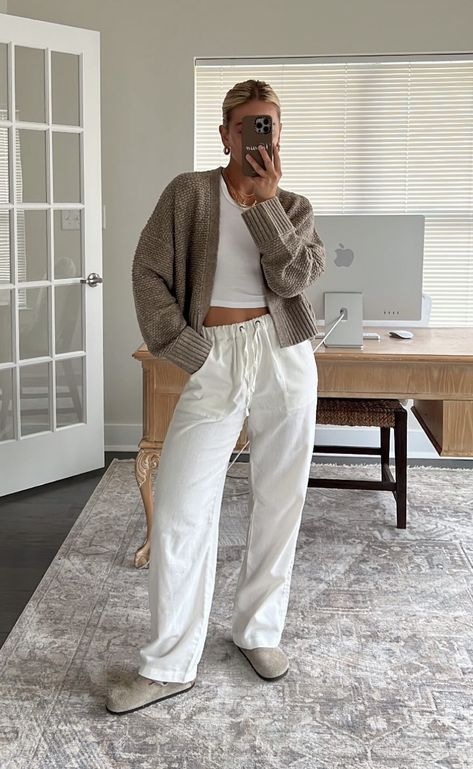 Fall Outfit Linen Pants, Clean Simple Outfits, White Linen Pants Fall Outfit, Grey Linen Trousers Outfit, White Linen Pants Outfit Women, Organic Outfits Women, Simplistic Outfits Aesthetic, California Outfits Aesthetic, Classy Lounge Outfits