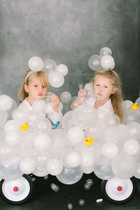 Bubble Costume, Diy Bubble Bath, Style Me Pretty Living, Diy Kostüm, Diy Halloween Costume, Homemade Costumes, Trunk Or Treat, Family Costumes, Rubber Ducky