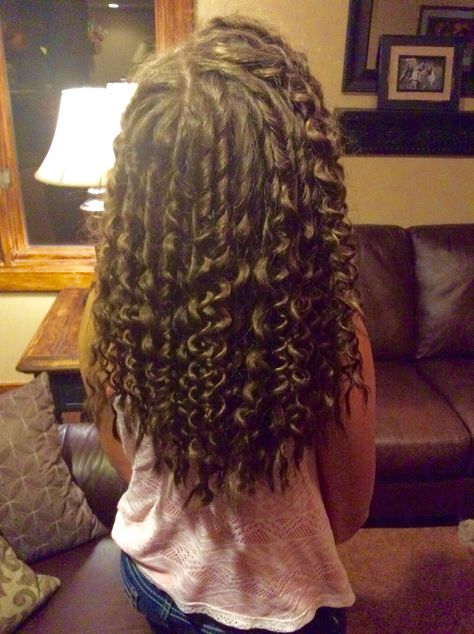 Did pencil curls in Madison's hair.... Took Forever!! But they stay in for like 5 days! Ringlets Hair, Pencil Curls, Pressed Natural Hair, Silk Press Natural Hair, Permed Hair, Top Braid, Prom 2016, Silk Press, Women's Hairstyles