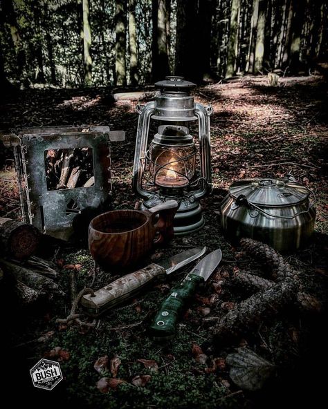 Camping Cooking Gear, Bushcraft Kit, Bushcraft Shelter, Farmhouse Exterior Design, Bushcraft Gear, Jeep Camping, Outdoor Aesthetic, In The Woods, Bushcraft Camping