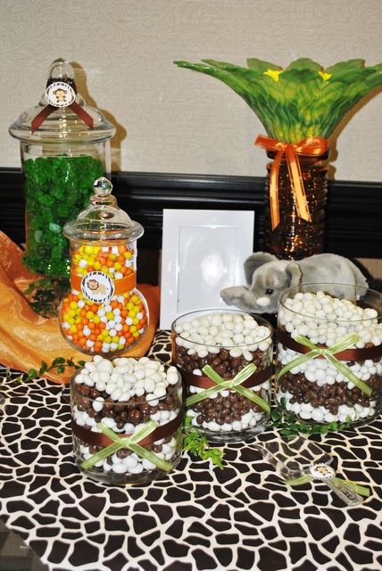 I like how its jungle themed but different color candy Baby Shower Venues, Safari Candy Buffet, Lion King Baby Shower, Safari Candy Table, Lion King Baby, Baby Shower Candy Table, Jungle Theme Parties, Baby Shower Games Coed, Animal Jungle