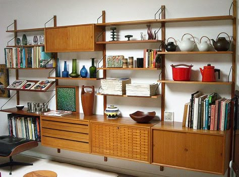 I would love to do a craft room with mid century modern storage! Modern Scandinavian Interior Design, Mid Century Wall Unit, Modern Scandinavian Interior, Wall Divider, Mid Century Modern Living, Wall Units, Mid Century Modern Interiors, Retro Styles, Deco Retro