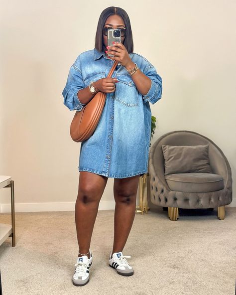 Denim Dress Outfit Black Women, Oversized Denim Shirt Outfit, Oversized Jean Jacket Outfit, Dress Outfit Black Women, Mini Denim Dress, Denim Dress Outfit, Outfit Black Women, Oversized Denim Shirt, Jean Jacket Outfits