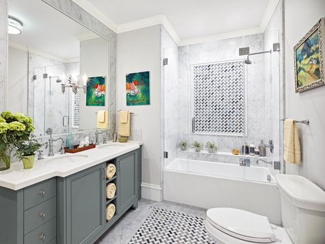 Before and After: A Small Bath Gets an Artful Upgrade Bathroom No Window, Easy Bathroom Upgrades, Guest Ensuite, Old Bathrooms, Shiplap Bathroom, Luxury Tile, Bath Renovation, Bathroom Images, Wall Closet