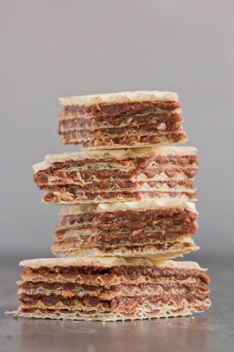 Balkan No Bake Wafer Cake (Oblatne, Oblande) Wafer Cake, Macedonian Food, Chocolate Wafer Cookies, Vegetarian Bake, Leftover Cake, Croatian Recipes, Wafer Cookies, Chocolate Butter, Chocolate Wafers