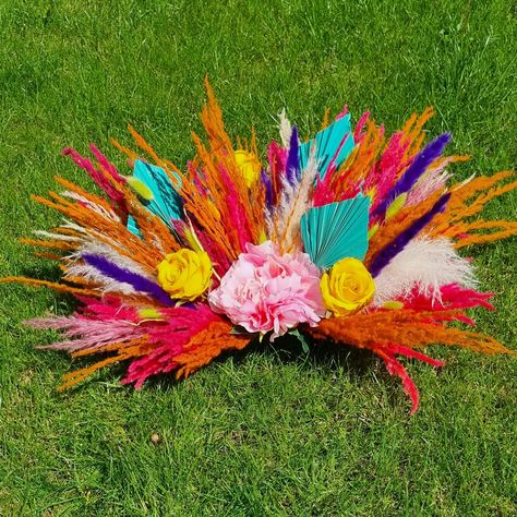 Did You see my post from yesterday ?? Here's some of the designs and colours from the original bright coloured pampas grass. Keep your eyes peeled over the next month or so, I have Pink & Orange Wedding Coming up. #pinkorange #pinkorangeflowers #orangepink #brightweddingflowers #pampasgrassuk #PampasGrassDecor #pampasgrasswedding #pampasgrassarrangements Teen Bedroom Wall Decor, Pink Orange Wedding, Wall Rainbow, Grass Centerpiece, Orange And Pink Wedding, Rainbow Bedroom, Wedding Centrepiece, Bright Wedding Flowers, Vibrant Wedding