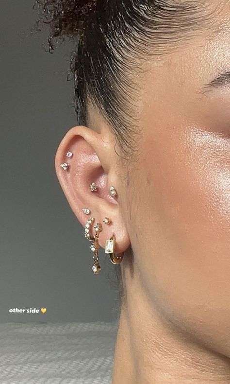 Gold Piercing Ideas, Conch Helix Piercing, Ear Piercing Layout Ideas, Aesthetic Piercings Ear, Pierced Ears Aesthetic, Gold Ear Piercings Aesthetic, Small Ear Piercings, Pirsing Ideas, Earings Piercings Aesthetic