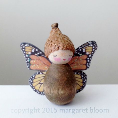 butterfly peg doll Acorn Crafts, Waldorf Crafts, Wood Peg Dolls, Bendy Doll, Peg People, Clothespin Dolls, Pin Doll, Waldorf Toys, Peg Doll