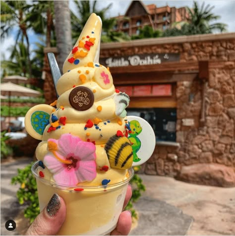 Tiktok Theme, Disney Sweets, Pineapple Soft Serve, Disney Desserts, Disneyland Food, Disney Treats, Disney World Food, Disney Snacks, Dole Whip