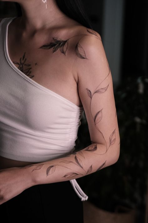 Wrap Around Arm Tattoo Vines, Leaf Tattoos Arm, Vine Arm Sleeve Tattoo, Abstract Vine Tattoo, Vine Arm Tattoo, Fairy Sleeve Tattoo, Tattoo Brazo Mujer, Half Arm Sleeve Tattoo, Botanisches Tattoo