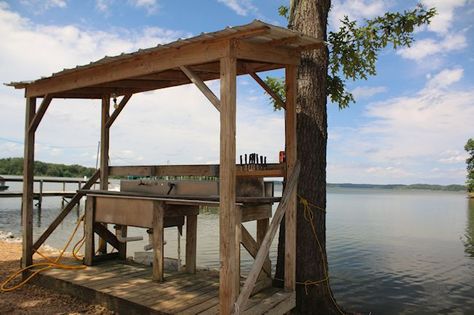 Outdoor Fish Cleaning Station, Cleaning Station Ideas, Fish Cleaning Station Ideas, Fish Camp House, Fishing Station, Dock Ideas, Fish Cleaning Station, Lake Landscaping, Fish Cleaning Table