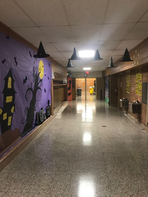 Halloween hallway October Hallway Decorations School, Haunt The Halls School, School Hall Halloween Decorations, School Hallway Halloween Decorations, Elementary School Halloween Decorations, Halloween Decor School Hallway, Spooky Hallway Decorations School, School Hallway Decorations Halloween, Elementary School Halloween Dance Decorations