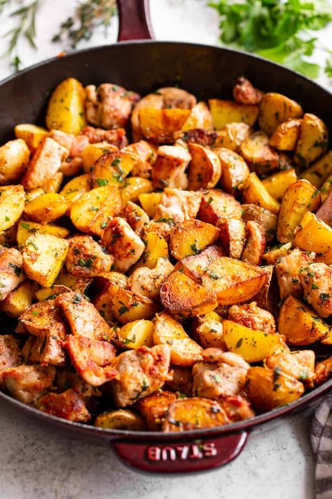 Chicken And Potato Skillet, Potato Hash Recipe, Chicken With Garlic, Chicken And Potato, Potato Skillet, 30 Minute Meals Easy, Chicken And Potatoes, Skillet Potatoes, Seasoned Chicken