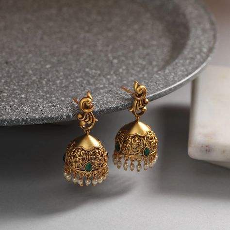 Make your special day sparkling. Buy finely crafted antique earrings from Kalyan Jewellers. Our collection includes unique pieces of antique earrings for women. Come and explore the antique varieties from the finest jewellery in India. Silver Jumki, Bangle Collection, Small Earrings Gold, Peacock Motif, Simple Gold Earrings, Antique Gold Earrings, Gold Jewels Design, Aari Blouse, New Gold Jewellery Designs