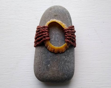 How to make a Wrapped Stone | Five in the Nest Rock Wrapping Diy Tutorial, Rock Wrapping Tutorial, Stone Wrapping Macrame, Wrapping Rocks, Diy Stone Wrapping, Stone Wrapping Tutorial, Rock Wrapping, Wrapped Rocks, Natural Crafts