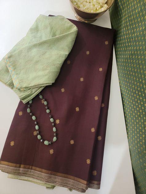 Brown Colour Blouse Design, Coffee Color Saree, Cotton Silk Saree Blouse Designs, Aesthetic Saree, Kancheepuram Silk Saree, Brown Saree, Best Blouse Designs, Pattu Saree Blouse Designs, Bangles Gold