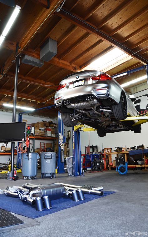 Mechanic Workshop Ideas, Car Mechanic Aesthetic, Car Mechanic Garage, Mechanic Aesthetic, Bmw Garage, Mechanic Workshop, Car Mechanics Garage, Mechanics Aesthetic, Bmw M4 Coupe