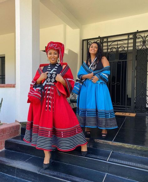 Xhosa Makoti Outfits, Sotho Traditional Dresses, Xhosa Traditional Attire, Xhosa Attire, South African Traditional Dresses, African Traditional Wear, Shweshwe Dresses, South African Fashion, Traditional African Clothing