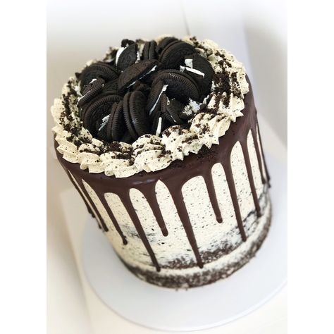 Hawaiian Birthday Cakes, Lunch Cake, Cafe Cakes, Oreo Birthday Cake, Cookies And Cream Cake, Hairstyle Wedding, 60th Birthday Cakes, Candy Drinks, Cute Baking