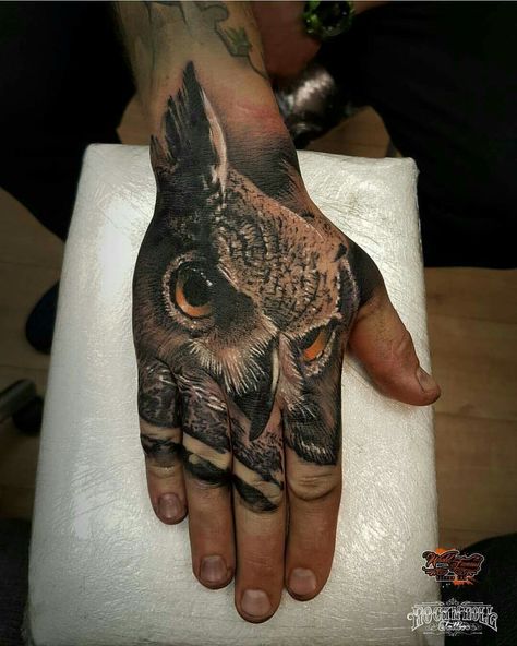 Chest And Arm Tattoo, Hand Tats Men, Tattoo Leo, Owl Eye Tattoo, Men Sketch, Husband Tattoo, Interesting Tattoos, Geometric Sleeve Tattoo, Hand Tats