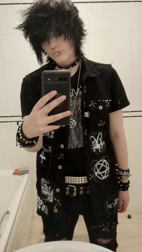 Emo Outfits Men 2000, Masc Emo Outfits 2000s, Emo Outfits 2000s Men, Emo Outfit Ideas 2000s, Scene Guy Outfits, Scenecore Outfits Male, Evan Bloodlust, Scene Outfits Boy, Scene Fashion Male