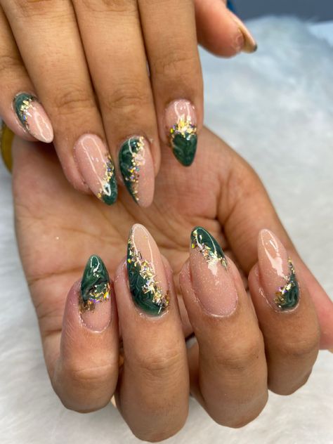 Christmas Nails Marble, Gold And Green Christmas Nails, Christmas Marble Nails, Marble Christmas Nails, Xmas Nail, Toes Nails, Xmas Nail Art, Marble Nail Designs, Special Nails