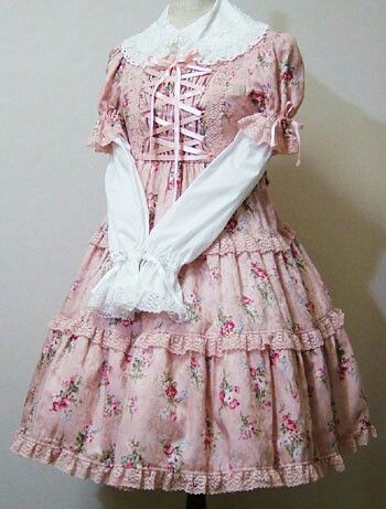 Roccoco Dresses, Harajuku Fashion Aesthetic, School Japanese, Epic Clothing, Innocent World, Lolita Outfits, Dream Dresses, Japanese Street Fashion, Sweet Lolita