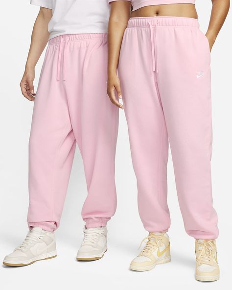 Nike Sportswear Club Fleece Women's Mid-Rise Oversized Sweatpants. Nike.com Sweatpants Outfit Women, Nike Sweatpants Outfit, Nike Running Pants, Sweatpants Nike, Oversized Sweatpants, Nike Set, Nike Sportswear Club Fleece, Athletic Sweatpants, Straight Cut Pants