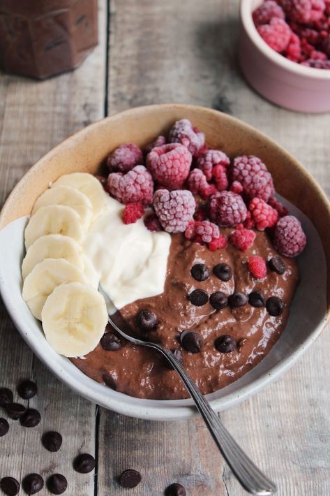 Brownie Batter Blended Oats Brownie Batter Blended Oats, Breakfast Bowls Ideas, Dessert Bowl Ideas, Overnight Blended Oats, Blended Oats Recipe, Brownie Breakfast, Blended Oatmeal, Blended Overnight Oats, Brekkie Ideas