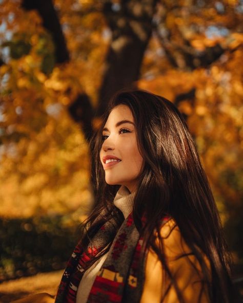 Autumn Portrait Photography, Photoshoot Ideas Autumn, Fall Senior Photography, Autumn Photography Portrait, Fall Photo Outfits, Fall Photo Shoot Outfits, Fall Shoot, Autumn Instagram, Fall Portraits