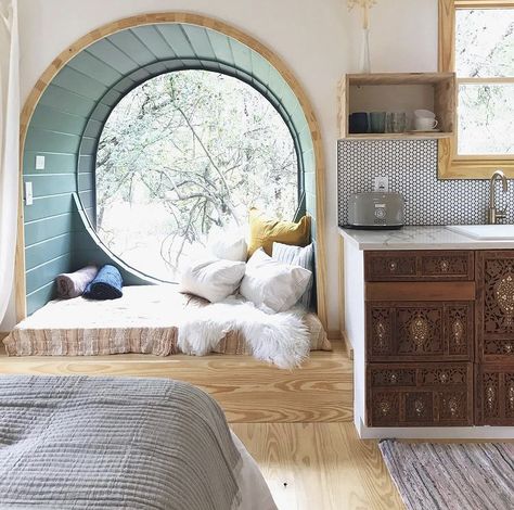 Round Window Seat, Circle Bed, Bed Nook, Window Nook, Bedroom Nook, Beach Spa, Round Window, Welcome To My House, Art Deco Decor