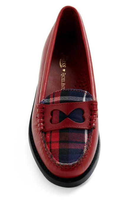 Love the tartan and those hearts! Bass Loafers, Tartan Fashion, Rachel Antonoff, Style Anglais, Vintage Flats, All About Shoes, Boots And Sneakers, If The Shoe Fits, Shoe Fits