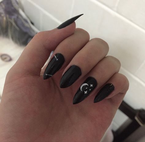 Black Base Nails, Black Nail Inspo For Prom, Black Round Nails Design, Black Nails Red Heart, Black Acrylic Nails With Design, Night Inspired Nails, Round Nail Designs, Stars Video, Black Acrylic Nail Designs