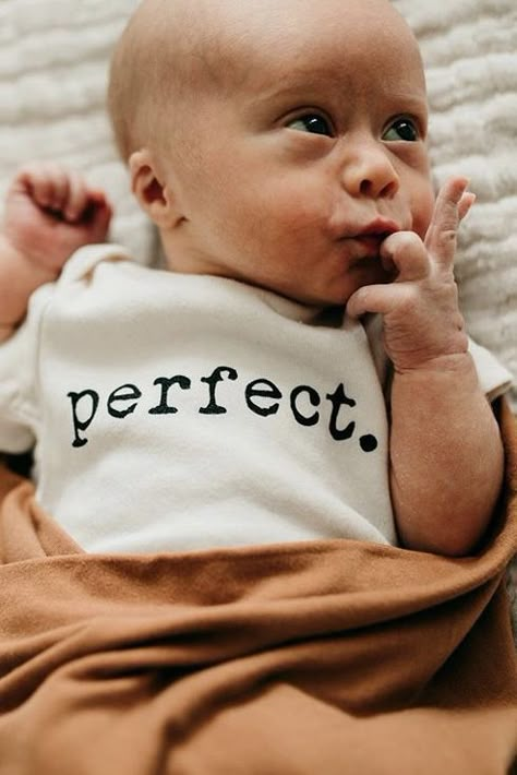 Newborn Bodysuit, Cricut Baby, Diy Bebe, Typewriter Font, Newborn Onesies, Baby Shower Gifts For Boys, Baby Boy Onesies, Organic Baby Clothes, Boho Baby Shower