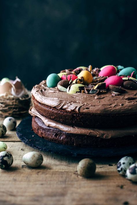 Easter Desserts For Kids, Chocolate Marshmallow Frosting, Easter Chocolate Cake, Pistachio Cake Recipe, Easter Cake Decorating, Chocolate Easter Cake, Desserts For Kids, Pear And Almond Cake, Easter Egg Cake