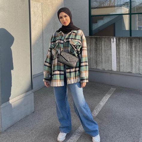 Hijabi Streetwear, Hijab Streetwear, Hijabi Muslimah, Hijab Fits, Hijab Fashion Summer, Wide Leg Jeans Outfit, Hijabista Fashion, Abaya Hijab, Hijabi Fits