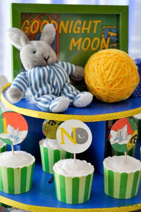 goodnight moon party Goodnight Moon Party, Goodnight Moon Birthday Party, Goodnight Moon Baby Shower Ideas, Moon Birthday Cake, Moon Kid, Moon Party Ideas, Moon Birthday, Mommy Ideas, Kid Birthday Party